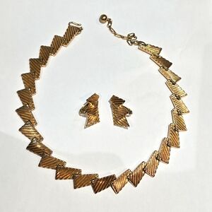 Vintage TRIFARI set of Necklace & Earrings